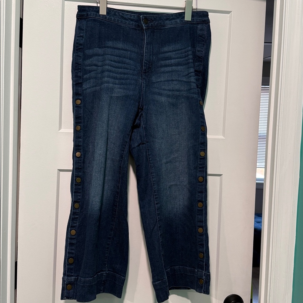 New York & Company SoHo High Waist Wide Leg Jeans, size 8 - Picture 3 of 9
